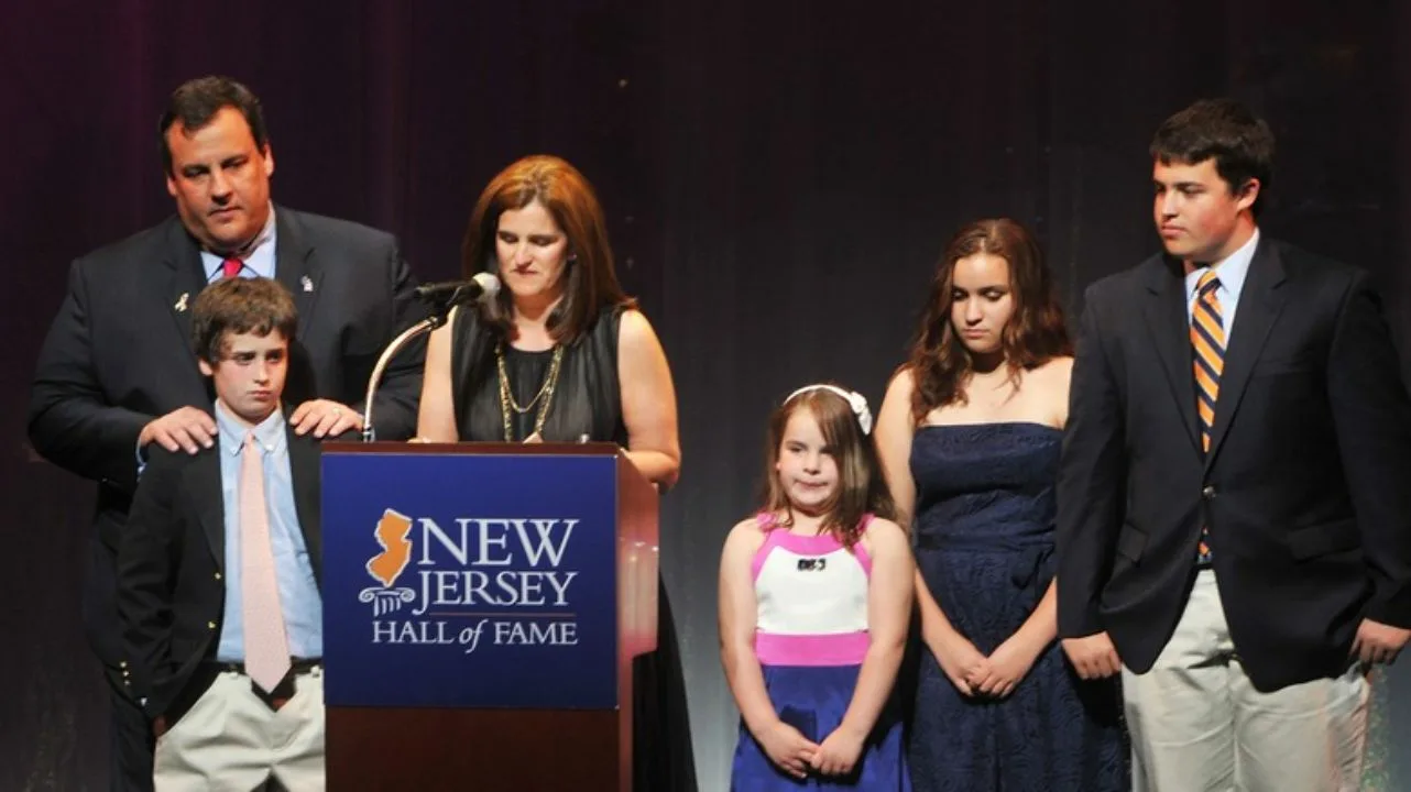 Chris Christie's family includes his wife Mary Pat Foster and their four children, Andrew, Sarah, Patrick, and Bridget.